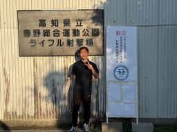 会場前にて